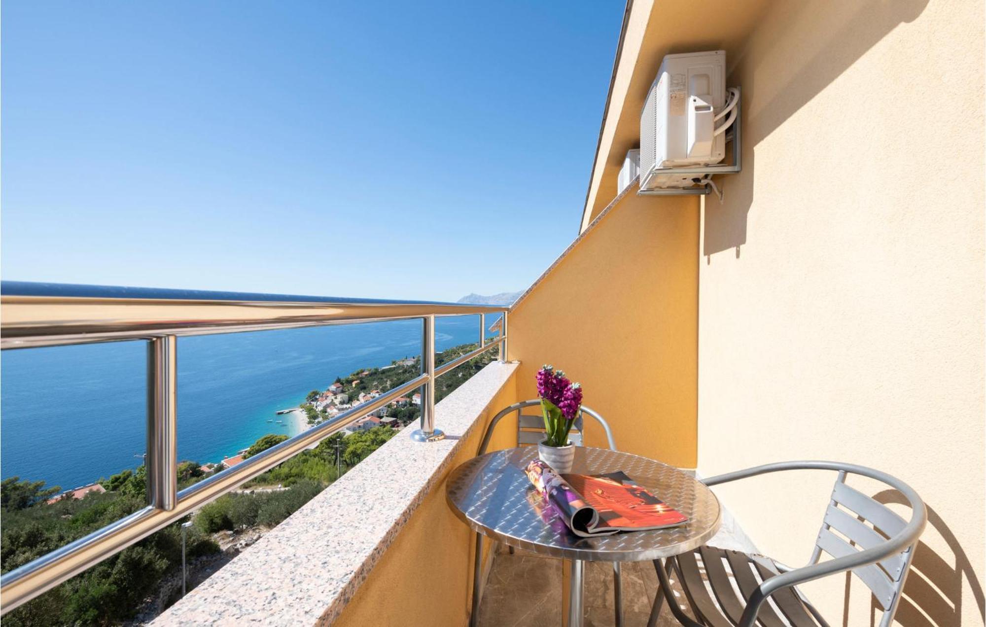 Beautiful Apartment In Krvavica With Kitchen מראה חיצוני תמונה